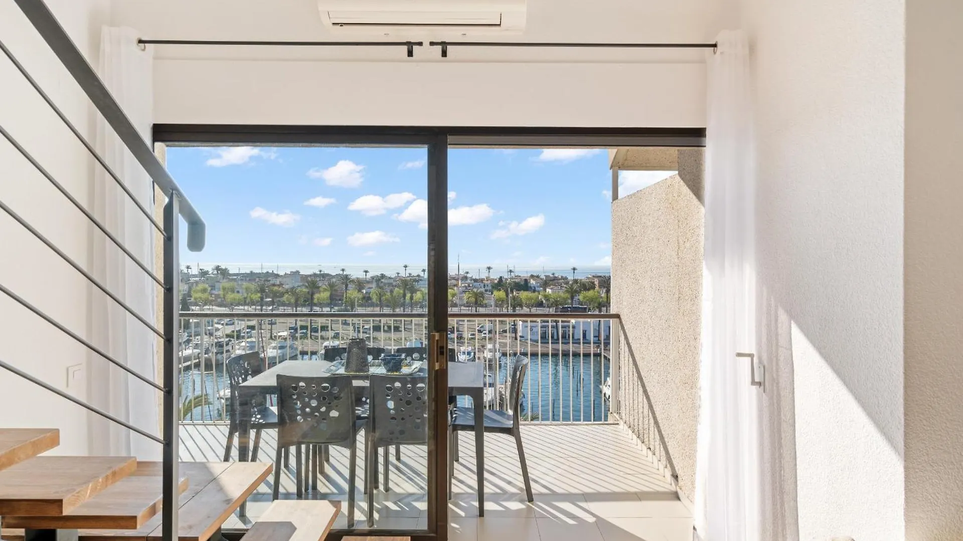 Welcs Apartamento 216 Emp Frente Con Terraza إمبوريابرافا شقة